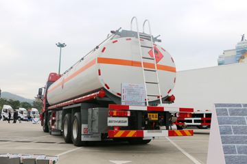 一汽解放底盘&nbsp;油罐车外观图片