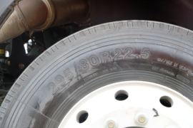 一汽解放底盘 油罐车底盘图片