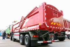 中国重汽 HOWO重卡 440马力 8X4 7.6米自卸车(ZZ3317N3867E1)