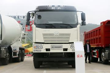 一汽解放 J6L 轻量化版 320马力 8X4 7方混凝土搅拌车(宏昌天马牌)(HCL5310GJBCAN29J5)