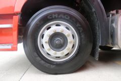 一汽解放 新J6P重卡 质惠版 240马力 6X2 9.65米厢式载货车(CA5250XXYP66K1L6T3E5)