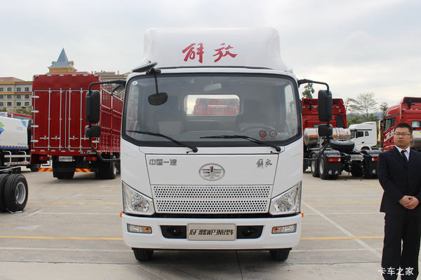 解放 J6F 130马力 4.16米单排厢式轻卡(CA5040XXYP40K56L2E5A84)