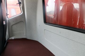 һ����� J6L�п� 2019�� �ʻݰ� 220���� 4X2 6.75�ײ�դʽ�ػ���(����)(CA5180CCYP62K1L4E6)ͼƬ