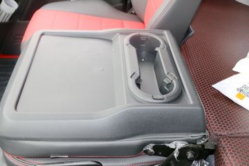 һ����� J6L�п� 2019�� �ʻݰ� 220���� 4X2 6.75�ײ�դʽ�ػ���(����)(CA5180CCYP62K1L4E6)ͼƬ