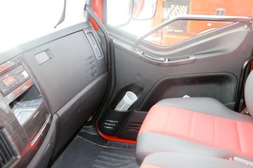 һ����� J6L�п� 2019�� �ʻݰ� 220���� 4X2 6.75�ײ�դʽ�ػ���(����)(CA5180CCYP62K1L4E6)ͼƬ