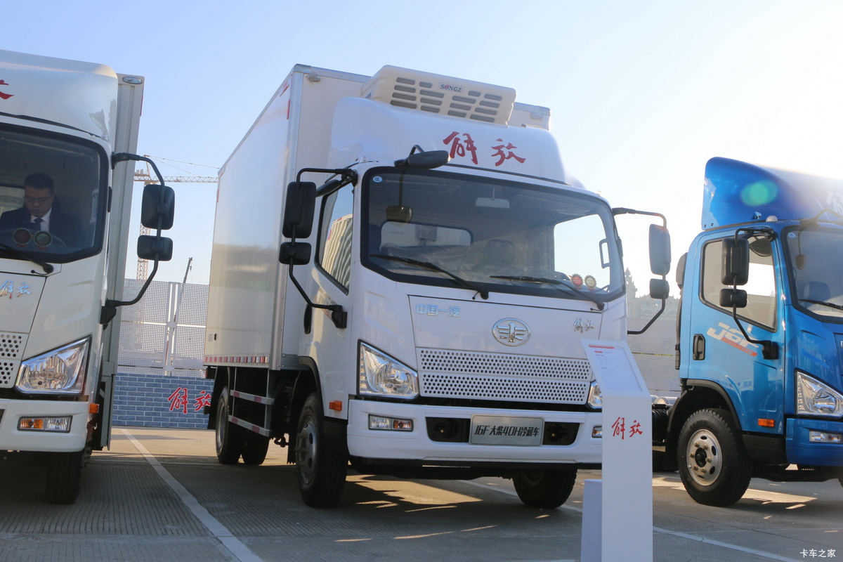 解放 J6F 180马力 4X2 5.13米冷藏车