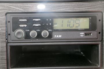 һ����� J6L�п� 2019�� �ʻݰ� 220���� 4X2 6.75�ײ�դʽ�ػ���(����)(CA5180CCYP62K1L4E6)ͼƬ