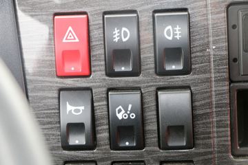 һ����� J6L�п� 2019�� �ʻݰ� 220���� 4X2 6.75�ײ�դʽ�ػ���(����)(CA5180CCYP62K1L4E6)ͼƬ