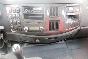 һ����� J6L�п� 2019�� �ʻݰ� 220���� 4X2 6.75�ײ�դʽ�ػ���(����)(CA5180CCYP62K1L4E6)ͼƬ