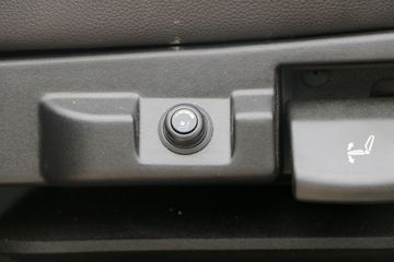 һ����� J6L�п� 2019�� �ʻݰ� 220���� 4X2 6.75�ײ�դʽ�ػ���(����)(CA5180CCYP62K1L4E6)ͼƬ