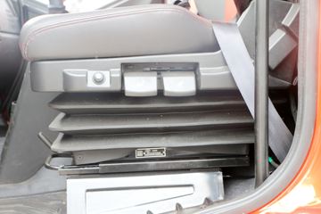 һ����� J6L�п� 2019�� �ʻݰ� 220���� 4X2 6.75�ײ�դʽ�ػ���(����)(CA5180CCYP62K1L4E6)ͼƬ