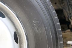 一汽解放 J6L中卡 2019款 质惠版 220马力 4X2 6.75米仓栅式载货车(国六)(CA5180CCYP62K1L4E6)