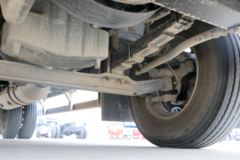 一汽解放 J6L中卡 2019款 质惠版 220马力 4X2 6.75米仓栅式载货车(国六)(CA5180CCYP62K1L4E6)