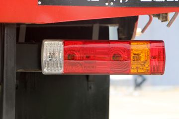 һ����� J6L�п� 2019�� �ʻݰ� 220���� 4X2 6.75�ײ�դʽ�ػ���(����)(CA5180CCYP62K1L4E6)ͼƬ