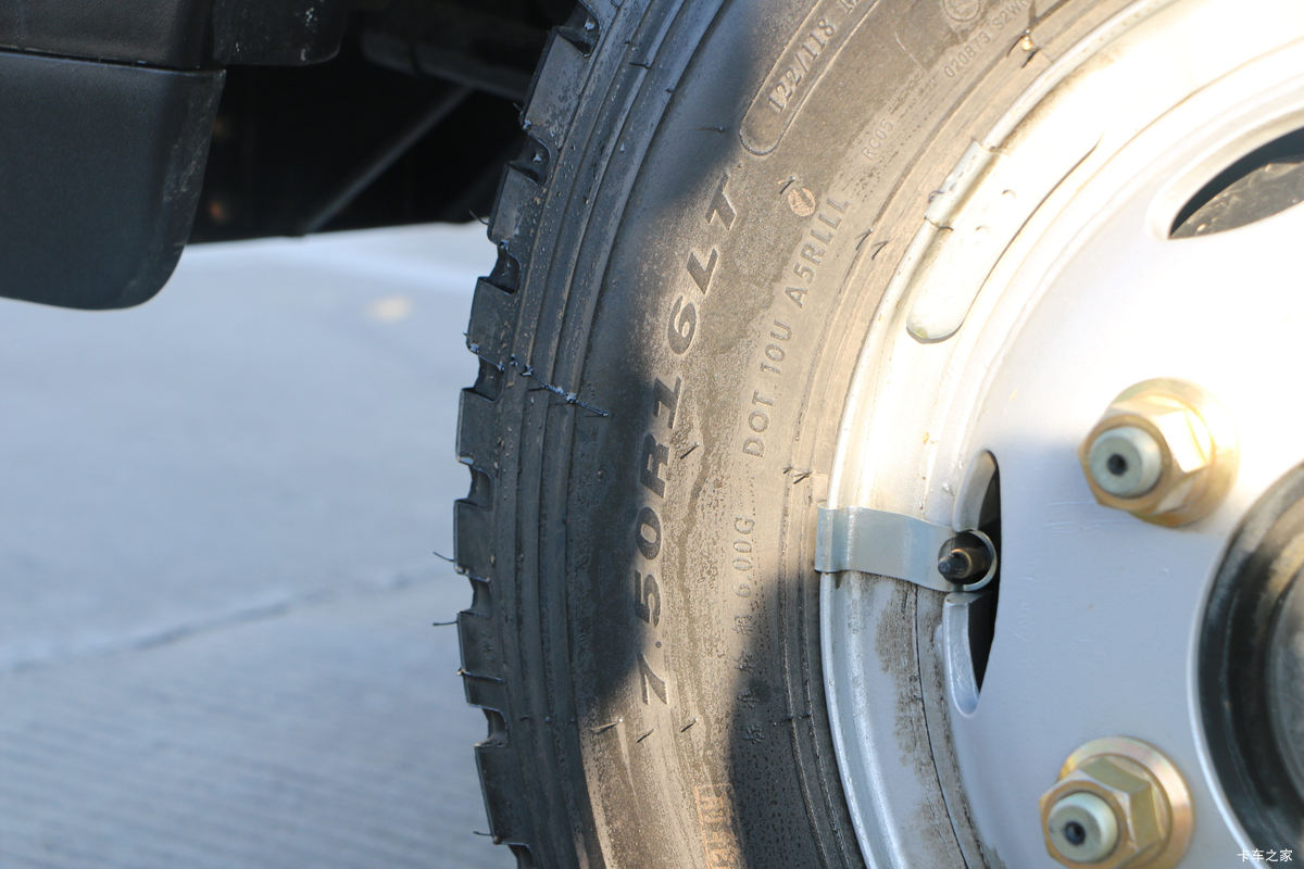  J6F 160 4X2 4.13س(8)(CA5044XLCP40K2L1E5A84)