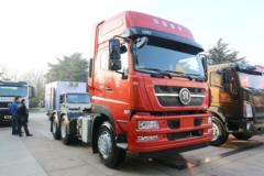 中国重汽 斯太尔D7B重卡 440马力 6X4牵引车(ZZ4253V3241E1BN)