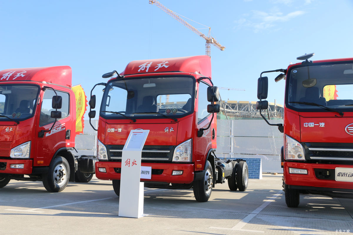 解放 虎VN 120马力 4.16米单排厢式轻卡底盘