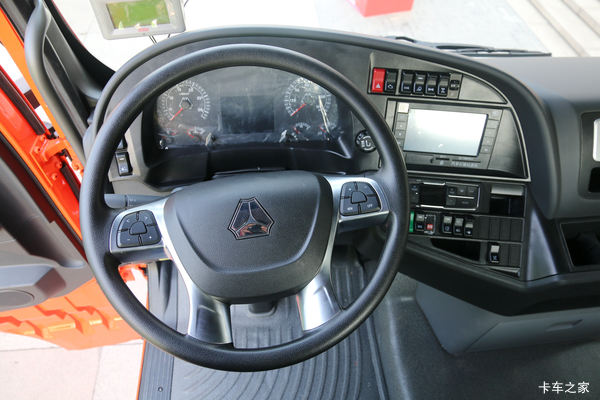 �Ż�2.5�� SITRAK C7H ǣ�������ȴ�����
