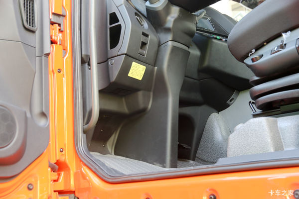 �Ż�2.5�� SITRAK C7H ǣ�������ȴ�����