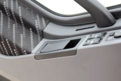 一汽解放 新J6P重卡 领航版 460马力 6X2R 9.65米中置轴载货车(CA5250XXYP66K24L6T2E5)