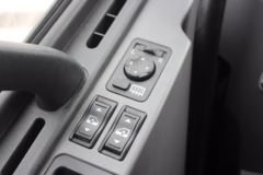 一汽解放 新J6P重卡 领航版 460马力 6X2R 9.65米中置轴载货车(CA5250XXYP66K24L6T2E5)