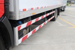 一汽解放 新J6P重卡 领航版 460马力 6X2R 9.65米中置轴载货车(CA5250XXYP66K24L6T2E5)