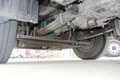 一汽解放 新J6P重卡 领航版 460马力 6X2R 9.65米中置轴载货车(CA5250XXYP66K24L6T2E5)