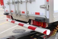 一汽解放 新J6P重卡 领航版 460马力 6X2R 9.65米中置轴载货车(CA5250XXYP66K24L6T2E5)