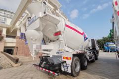 上汽红岩 杰狮M500 320马力 8X4 7.75方混凝土搅拌车(HY300S后桥)(CQ5316GJBHMVG306)