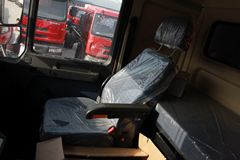 中国重汽 HOKA H7系重卡 336马力 6X4 5.6米自卸车(ZZ3253N3841C)