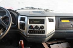 福田 欧曼ETX 5系重卡 185马力 6X2 8.6米厢式载货车(平顶驾驶室)(BJ5167VJCHH-S)