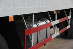 福田 欧曼ETX 5系重卡 185马力 6X2 8.6米厢式载货车(平顶驾驶室)(BJ5167VJCHH-S)