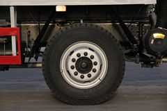 福田 欧曼ETX 5系重卡 185马力 6X2 8.6米厢式载货车(平顶驾驶室)(BJ5167VJCHH-S)