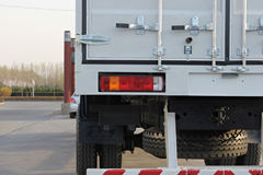 福田 欧曼ETX 5系重卡 185马力 6X2 8.6米厢式载货车(平顶驾驶室)(BJ5167VJCHH-S)