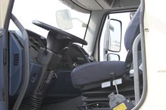 一汽解放 J6P 350马力 6X4 混凝土搅拌车(平顶驾驶室)(CA5250GJBP66K2L2T1E)