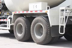 一汽解放 J6P 350马力 6X4 混凝土搅拌车(平顶驾驶室)(CA5250GJBP66K2L2T1E)