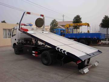 东风 多利卡 120马力 4X2 清障车(楚飞牌)(CLQ5070TQZ3)