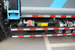 飞碟奥驰 A3 130马力 4X2 压缩式垃圾车(FD5081ZYSW17K5)