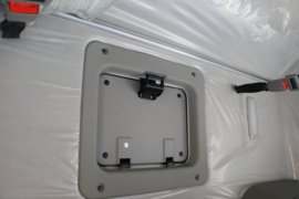 E8&nbsp;电动牵引车驾驶室图片