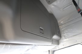 E8&nbsp;电动牵引车驾驶室图片