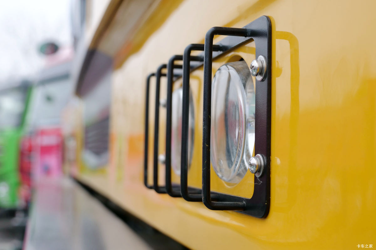 �칤 �h��P9 310���� 6X4 ���˼�ʻ���������ж�����                                                