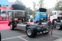 中国重汽成都商用车 瑞狮 160马力 4X2 CNG 4.15米单排轻卡底盘 中国重汽成都商用车 瑞狮 160马力 4X2 CNG 4.15米单排轻卡底盘