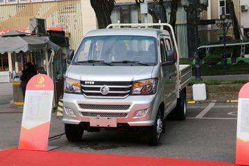重汽王牌 W1 90马力 2.6米双排栏板微卡(蒙沃MR85SH变速箱)(CDW1030S2M5C)