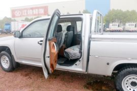 骐铃T100&nbsp;皮卡驾驶室                                               图片