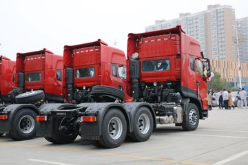 东风商用车 新天龙KL重卡 465马力 6X4牵引车(2.87速比)(DFH4250D)图片