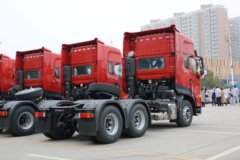 东风商用车 新天龙KL重卡 465马力 6X4牵引车(2.87速比)(DFH4250D)