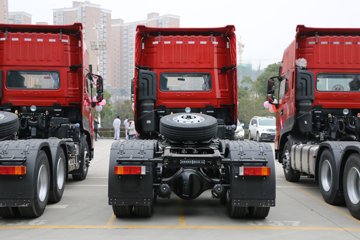 东风商用车 新天龙KL重卡 465马力 6X4牵引车(2.87速比)(DFH4250D)图片