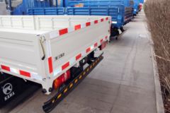 凯马 凯捷M3 130马力 4.2米单排栏板轻卡(KMC1042A33D5)