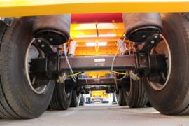 20英尺系列&nbsp;集装箱式半挂车底盘图片