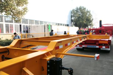 40英尺系列&nbsp;集装箱式半挂车外观图片